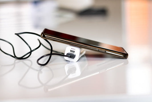 Power Banks vs Fast Chargers: Which One Do You Need?