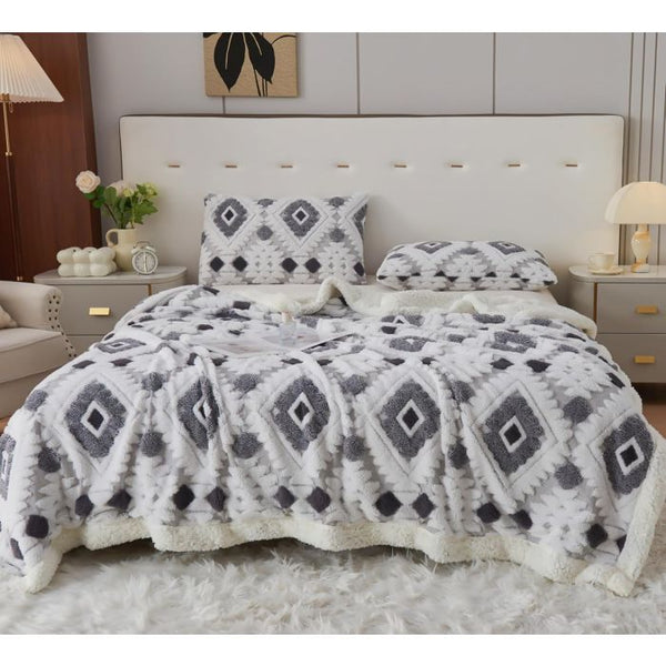 Grey arbaana warm blanket measuring 200x230cm, soft and cozy fabric perfect for comfort and relaxation.