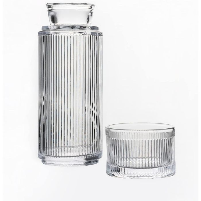 إبريق ماء زجاجي مع كوب